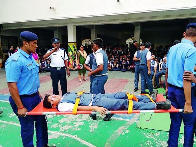 ... and Priyadarshini school in Nagpur was done empty in 7 minutes! | ...अन् नागपुरातील प्रियदर्शनी शाळा ७ मिनिटात केली खाली! ... and Priyadarshini school in Nagpur was done empty in 7 minutes! | ...अन् नागपुरातील प्रियदर्शनी शाळा ७ मिनिटात केली खाली!