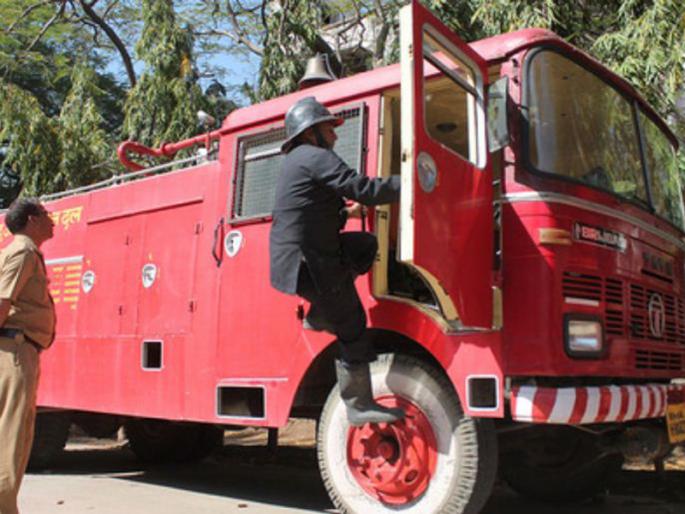 Block 70 hospitals in Thane and NOC of fire brigade | ठाण्यातील ७० रुग्णालयांना टाळे ठोका, अग्निशमन दलाची एनओसी नाही