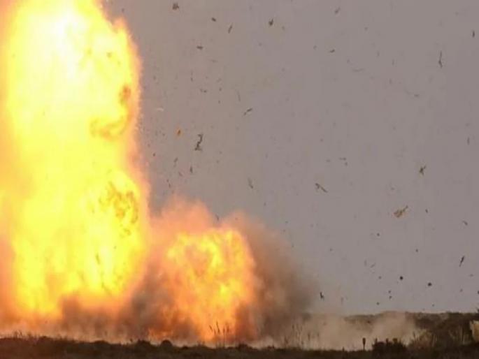 Explosion in firecracker factory in Terkheda; Eight workers injured | तेरखेडा येथील फटाका कारखान्यात स्फाेट; आठ मजूर जखमी