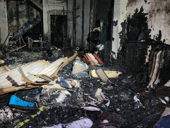 Chhatrapati Sambhajinagar: A terrible fire broke out at a garment shop in the cantonment area, 7 members of the same family died | छत्रपती संभाजीनगरमध्ये कपड्याच्या दुकानाला भीषण आग, एकाच कुटुंबातील ७ जणांचा मृत्यू Chhatrapati Sambhajinagar: A terrible fire broke out at a garment shop in the cantonment area, 7 members of the same family died | छत्रपती संभाजीनगरमध्ये कपड्याच्या दुकानाला भीषण आग, एकाच कुटुंबातील ७ जणांचा मृत्यू