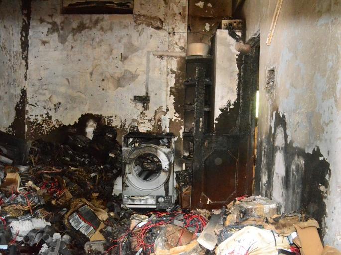 14-year-old boy dies in fire at godown at Ulakanagari; whole family is injured | गोडाऊनला लागलेल्या आगीत १४ वर्षीय बालकाचा गुदमरून मृत्यू; संपूर्ण कुटुंब अत्यवस्थ 14-year-old boy dies in fire at godown at Ulakanagari; whole family is injured | गोडाऊनला लागलेल्या आगीत १४ वर्षीय बालकाचा गुदमरून मृत्यू; संपूर्ण कुटुंब अत्यवस्थ