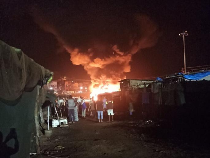 Fire at Mirkarwada jetty in Ratnagiri | रत्नागिरीतील मिरकरवाडा जेटीवर आगीचे तांडव Fire at Mirkarwada jetty in Ratnagiri | रत्नागिरीतील मिरकरवाडा जेटीवर आगीचे तांडव