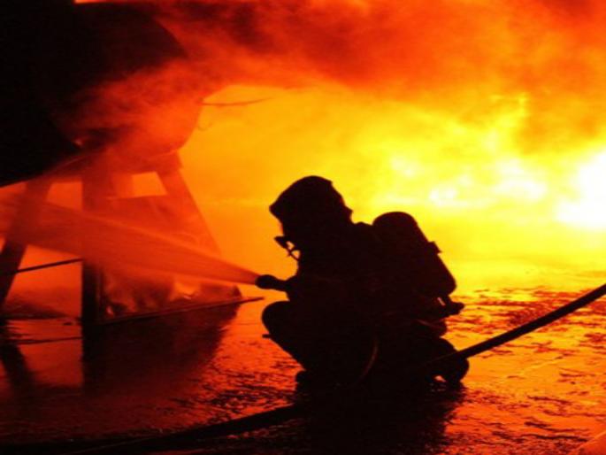 The President's medal got fire fighters officer beaten by person | राष्ट्रपती शौर्य पदक विजेत्या अग्निशामक दलाच्या जवानाला आग विझविताना मारहाण  The President's medal got fire fighters officer beaten by person | राष्ट्रपती शौर्य पदक विजेत्या अग्निशामक दलाच्या जवानाला आग विझविताना मारहाण