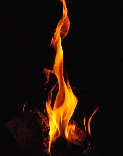 Theft Fire school in Nagpur | नागपुरातील चोरट्यांनी लावली शाळेतील कक्षांना आग Theft Fire school in Nagpur | नागपुरातील चोरट्यांनी लावली शाळेतील कक्षांना आग