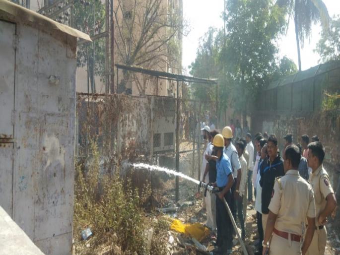 Transformer suddenly took a fire at Pimpri Chinchwad | पिंपरी चिंचवड येथे ट्रान्सफार्मरने घेतला अचानक पेट , सुदैवाने अनर्थ टळला  Transformer suddenly took a fire at Pimpri Chinchwad | पिंपरी चिंचवड येथे ट्रान्सफार्मरने घेतला अचानक पेट , सुदैवाने अनर्थ टळला