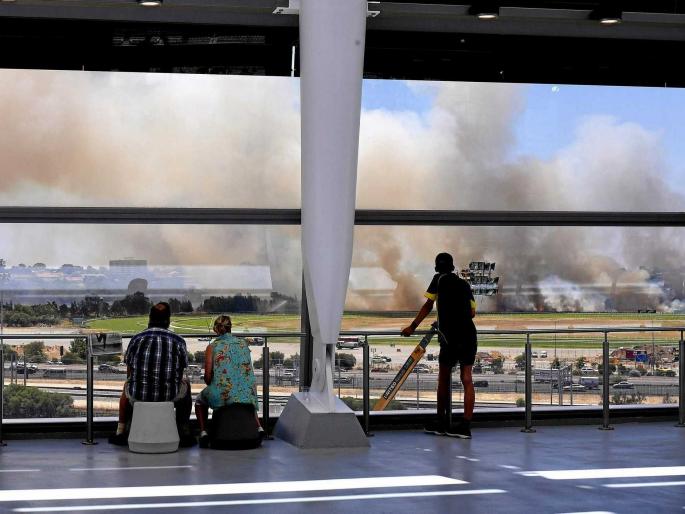 The fire broke out in the cricket stadium and the players went straight to the hospital; Exactly what happened ... | मैदानात लागली आग आणि खेळाडू थेट गेला हॉस्पिटलात; नेमकं घडलं तरी काय...