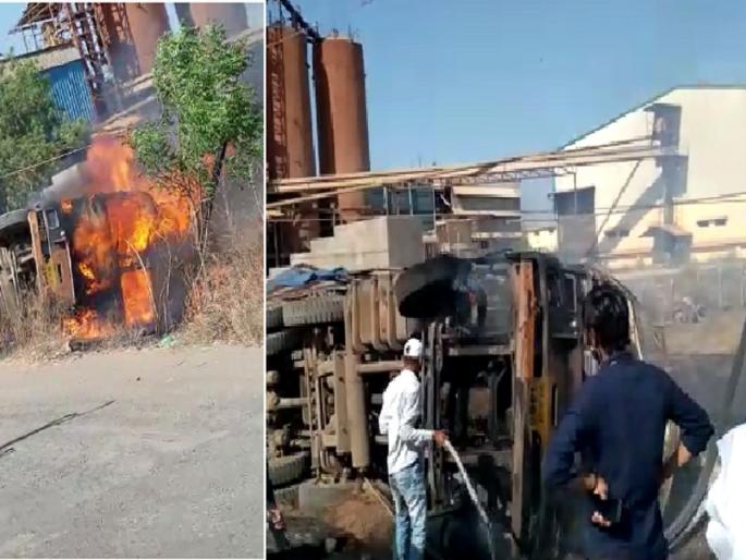 The truck carrying coal hit an electric pole; the driver jumped on time otherwise ... | दगडी कोळसा घेऊन जाणारा ट्रक विद्युत खांबाला धडकला;चालकाने वेळीच उडी घेतली अन्यथा... The truck carrying coal hit an electric pole; the driver jumped on time otherwise ... | दगडी कोळसा घेऊन जाणारा ट्रक विद्युत खांबाला धडकला;चालकाने वेळीच उडी घेतली अन्यथा...