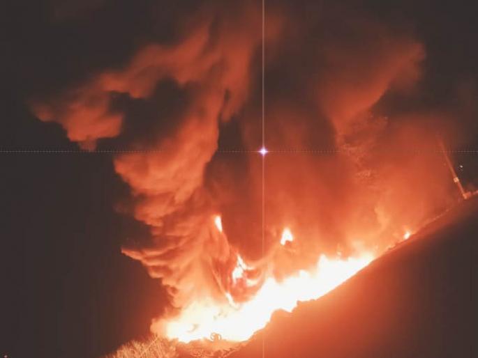 Massive Fire at Tire Remolding Factory, Damages Millions; The previous lot was visible from several kilometers | टायर रिमोल्डिंग कारखान्याला भीषण आग, लाखोचे नुकसान; कित्येक किलोमीटरवरून दिसत होते आधीचे लोट Massive Fire at Tire Remolding Factory, Damages Millions; The previous lot was visible from several kilometers | टायर रिमोल्डिंग कारखान्याला भीषण आग, लाखोचे नुकसान; कित्येक किलोमीटरवरून दिसत होते आधीचे लोट
