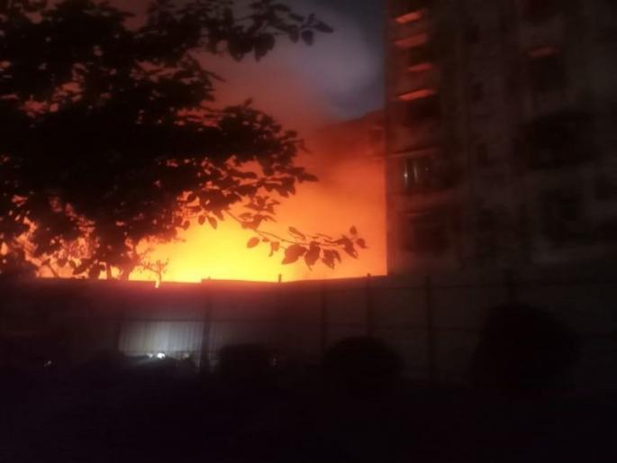 Fire brigade in Navpad of Marol Naka | मरोळ नाका येथील नवपाड्यात गोडावूनला आग Fire brigade in Navpad of Marol Naka | मरोळ नाका येथील नवपाड्यात गोडावूनला आग