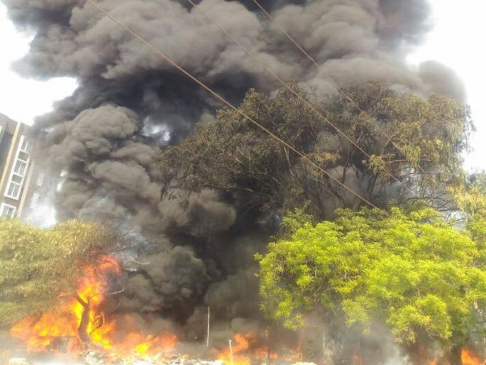 Pramod Kamble's studio fire; Studio burns | शिल्पचित्रकार प्रमोद कांबळे यांच्या स्टुडिओला आग; स्टुडिओ जळून खाक Pramod Kamble's studio fire; Studio burns | शिल्पचित्रकार प्रमोद कांबळे यांच्या स्टुडिओला आग; स्टुडिओ जळून खाक