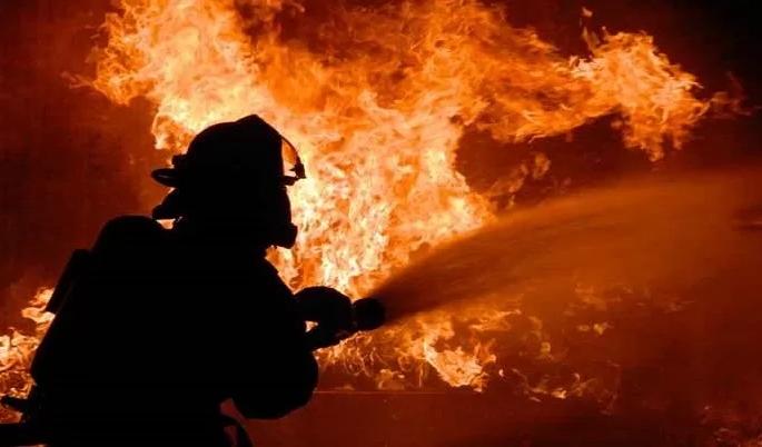 One died after fire broke out in a farm hut | शेतातील झोपडीला आग लागून एकाचा होरपळून मृत्यू One died after fire broke out in a farm hut | शेतातील झोपडीला आग लागून एकाचा होरपळून मृत्यू