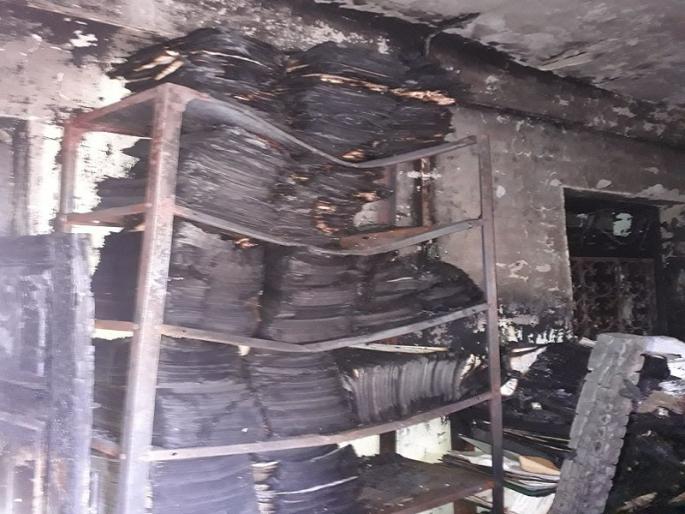 Fire, old critical documents burned to the office of Parbhani Nigam | परभणीत पाठबंधारे विभागाच्या कार्यालयाला आग, जुनी महत्वपूर्ण दस्ताऐवज जळून खाक