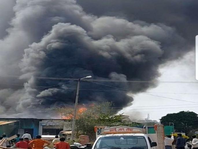 Panchavati Mandav rectory fierce fire | पंचवटीतील मंडप गुदामाला भीषण आग Panchavati Mandav rectory fierce fire | पंचवटीतील मंडप गुदामाला भीषण आग