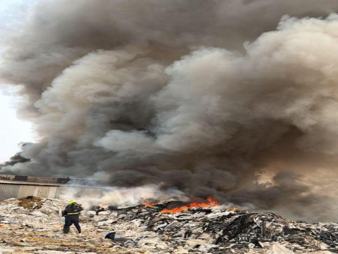 pune news fire incident in Maan Phase 2 area Fire in scrap material, smoke in IT area | Video : माण फेज दोन परिसरात आगीची घटना..! भंगार मालाला आग आयटी परिसरात धुराचे लोट pune news fire incident in Maan Phase 2 area Fire in scrap material, smoke in IT area | Video : माण फेज दोन परिसरात आगीची घटना..! भंगार मालाला आग आयटी परिसरात धुराचे लोट
