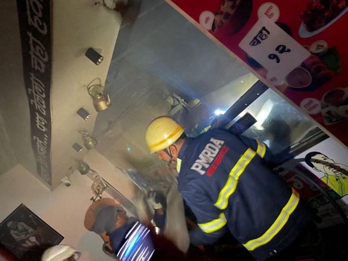 Shops on fire at Kirkatwadi on Sinhagad road three shops gutted in fire pune | सिंहगड रस्त्यावरील किरकटवाडी येथे दुकानांना आग, तीन दुकाने आगीत भस्मसात Shops on fire at Kirkatwadi on Sinhagad road three shops gutted in fire pune | सिंहगड रस्त्यावरील किरकटवाडी येथे दुकानांना आग, तीन दुकाने आगीत भस्मसात