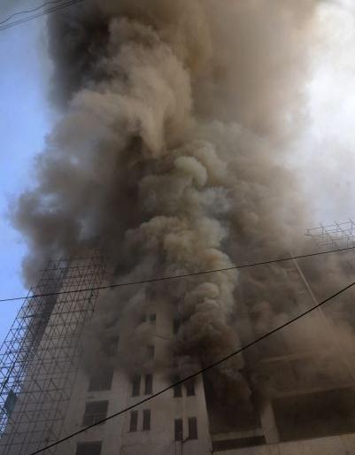 Nagpur's constructing hospital auditorium cought fire, 12 laborers injured | नागपुरात निर्माणाधीन हॉस्पिटलच्या ऑडिटोरियमला भीषण आग, १२ मजूर जखमी Nagpur's constructing hospital auditorium cought fire, 12 laborers injured | नागपुरात निर्माणाधीन हॉस्पिटलच्या ऑडिटोरियमला भीषण आग, १२ मजूर जखमी