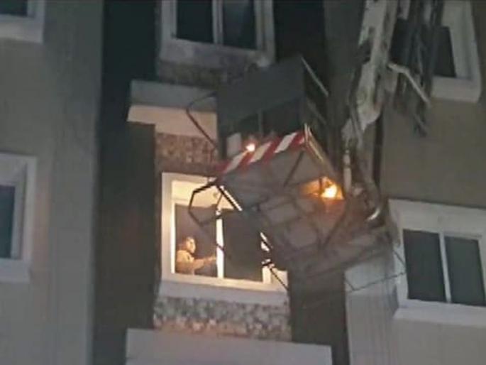 Massive fire breaks out at an electric scooter showroom in Secunderabad, 6 dead, 5 injured | सिकंदराबादमध्ये इलेक्ट्रिक स्कूटरच्या शोरुममध्ये भीषण आग, ६ जणांचा मृत्यू, ५ जण जखमी Massive fire breaks out at an electric scooter showroom in Secunderabad, 6 dead, 5 injured | सिकंदराबादमध्ये इलेक्ट्रिक स्कूटरच्या शोरुममध्ये भीषण आग, ६ जणांचा मृत्यू, ५ जण जखमी