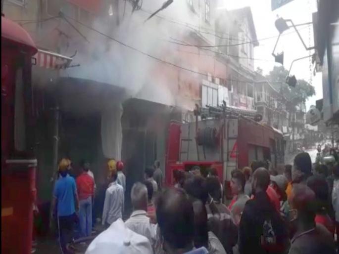 Fire at a clothing store in Main Road Market | मेनरोड बाजारपेठेत कापड दुकानाला आग Fire at a clothing store in Main Road Market | मेनरोड बाजारपेठेत कापड दुकानाला आग