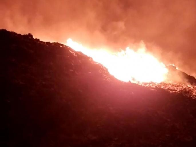 Thane: Garbage fire at Bhandarli | Thane: भंडार्ली येथील कचऱ्याला आग Thane: Garbage fire at Bhandarli | Thane: भंडार्ली येथील कचऱ्याला आग