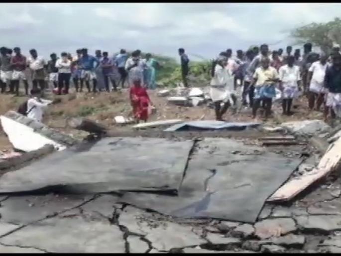 tamilnadu many people dead and injured in fire at firecrackers factory in cuddalore explosion | तामिळनाडूच्या कुडलोरमधील फटाका कारखान्यात स्फोट, सात जण ठार, तीन जखमी tamilnadu many people dead and injured in fire at firecrackers factory in cuddalore explosion | तामिळनाडूच्या कुडलोरमधील फटाका कारखान्यात स्फोट, सात जण ठार, तीन जखमी