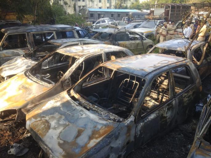 14 four-wheelers burnt in fire who seized by Pimpri police | पिंपरी पोलिसांनी जप्त केलेल्या १४ चारचाकी आगीत जळून खाक 14 four-wheelers burnt in fire who seized by Pimpri police | पिंपरी पोलिसांनी जप्त केलेल्या १४ चारचाकी आगीत जळून खाक