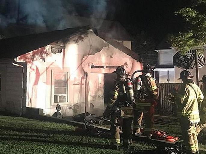 Woman burns down mans house after he called her for sex at 4 am but fell asleep | येड्याचा बाजार; 'ती'नं 'त्याचं' घर का जाळलं हे वाचून कपाळावर हात नाही मारलात तर शप्पथ! Woman burns down mans house after he called her for sex at 4 am but fell asleep | येड्याचा बाजार; 'ती'नं 'त्याचं' घर का जाळलं हे वाचून कपाळावर हात नाही मारलात तर शप्पथ!
