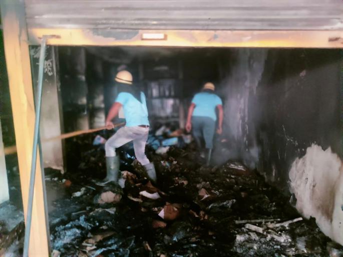 Automobile shop burnt to ashes; Avanti Chowk Incident: Loss of Rs 80 Lakhs in Gondia | ऑटोमाेबाइलचे दुकान जळून भस्मसात; अवंती चौकातील घटना : ८० लाख रुपयांचे झाले नुकसान Automobile shop burnt to ashes; Avanti Chowk Incident: Loss of Rs 80 Lakhs in Gondia | ऑटोमाेबाइलचे दुकान जळून भस्मसात; अवंती चौकातील घटना : ८० लाख रुपयांचे झाले नुकसान