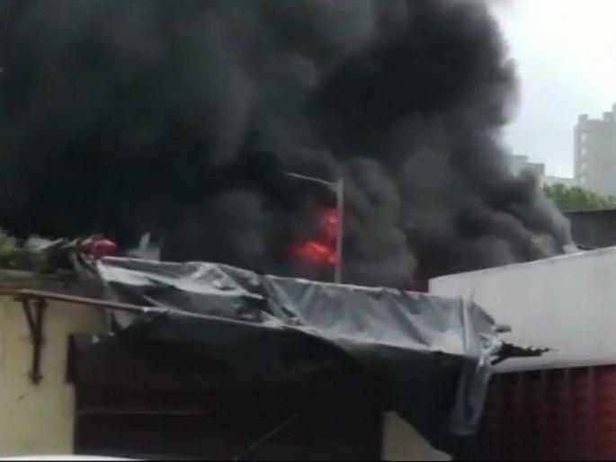 Then how to secure our 'Mumbai'? 48,000 fire incidents in 10 years | मग 'आमची मुंबई' सुरक्षित कशी ? 10 वर्षात तब्बल 48 हजार आगीच्या घटना Then how to secure our 'Mumbai'? 48,000 fire incidents in 10 years | मग 'आमची मुंबई' सुरक्षित कशी ? 10 वर्षात तब्बल 48 हजार आगीच्या घटना