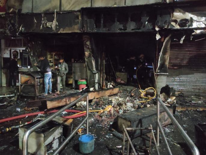 A fire broke out at a medical shop in Rangehill area early in the morning, the fire brigade was successful in extinguishing the fire | रेंजहिल परिसरातील मेडिकल दुकानाला पहाटे भीषण आग, आग आटोक्यात अग्निशमन दलाला यश A fire broke out at a medical shop in Rangehill area early in the morning, the fire brigade was successful in extinguishing the fire | रेंजहिल परिसरातील मेडिकल दुकानाला पहाटे भीषण आग, आग आटोक्यात अग्निशमन दलाला यश