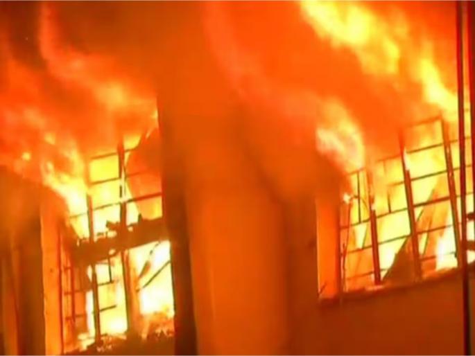 Massive fire breaks out at ministry building in Bhopal; Burn important documents | भोपाळमध्ये मंत्रालयाच्या इमारतीला भीषण आग; महत्त्वाची कागदपत्रं जळून खाक Massive fire breaks out at ministry building in Bhopal; Burn important documents | भोपाळमध्ये मंत्रालयाच्या इमारतीला भीषण आग; महत्त्वाची कागदपत्रं जळून खाक