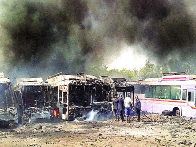 Security risk due to scratches godown | भंगार गोडाऊनमुळे सुरक्षेला धोका Security risk due to scratches godown | भंगार गोडाऊनमुळे सुरक्षेला धोका