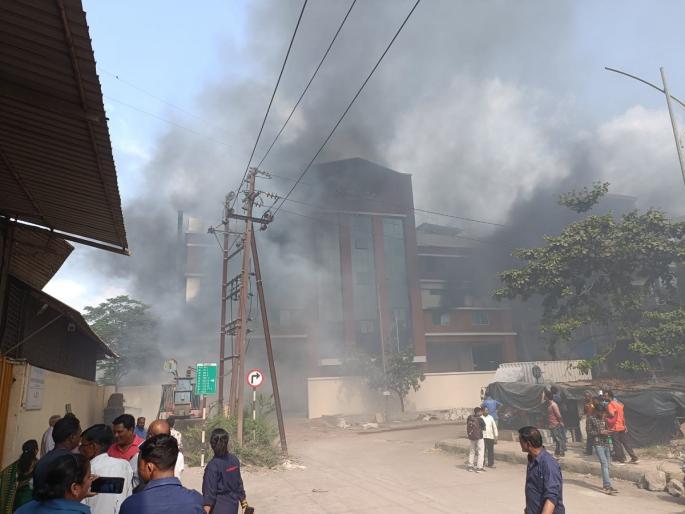 Fire breaks out at Chips Company Incident in Khairane MIDC | चिप्स कंपनीत लागली आग; खैरणे एमआयडीसी मधील घटना Fire breaks out at Chips Company Incident in Khairane MIDC | चिप्स कंपनीत लागली आग; खैरणे एमआयडीसी मधील घटना