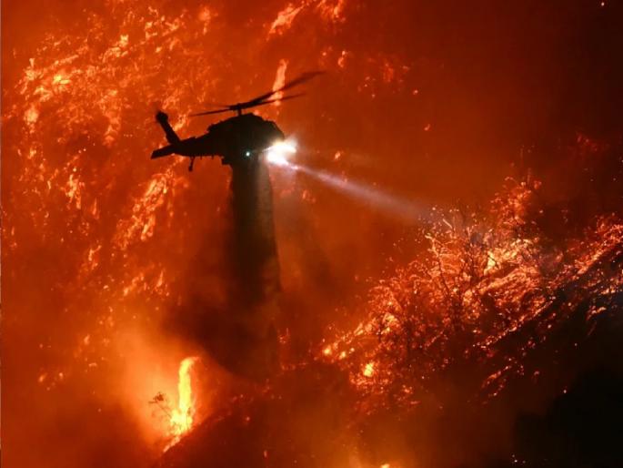 Los Angeles Fire: Fire rages in America; More than 12 thousand houses destroyed, 16 people dead so far | अमेरिकेत अग्नितांडव; 12 हजारहून अधिक घरे खाक, 16 जणांचा मृत्यू Los Angeles Fire: Fire rages in America; More than 12 thousand houses destroyed, 16 people dead so far | अमेरिकेत अग्नितांडव; 12 हजारहून अधिक घरे खाक, 16 जणांचा मृत्यू