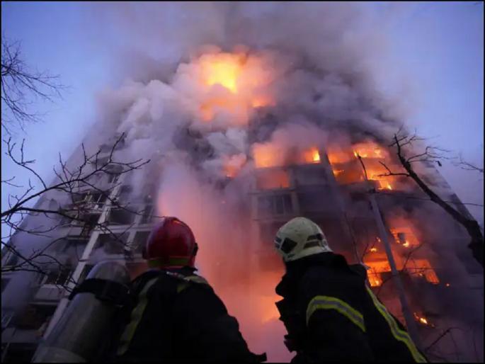 Russia Ukraine War: Russia's air strike on Kiev; 4 killed, fire in 16 store building | Russia Ukraine War: कीववर रशियाची एअरस्ट्राइक; 4 जणांचा मृत्यू, 16 मजली इमारतीला भीषण आग Russia Ukraine War: Russia's air strike on Kiev; 4 killed, fire in 16 store building | Russia Ukraine War: कीववर रशियाची एअरस्ट्राइक; 4 जणांचा मृत्यू, 16 मजली इमारतीला भीषण आग
