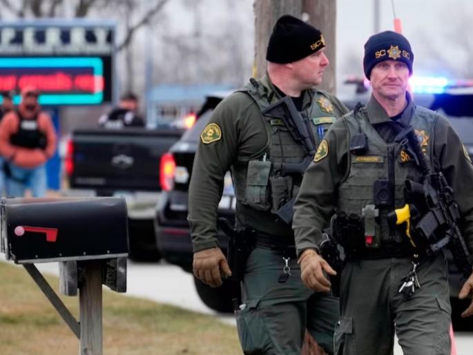 one student killed and five injured in us school shooting teen suspect found dead | अमेरिका पुन्हा हादरली! शाळेमध्ये अंदाधुंद गोळीबार; एका विद्यार्थ्याचा मृत्यू, 5 जखमी one student killed and five injured in us school shooting teen suspect found dead | अमेरिका पुन्हा हादरली! शाळेमध्ये अंदाधुंद गोळीबार; एका विद्यार्थ्याचा मृत्यू, 5 जखमी