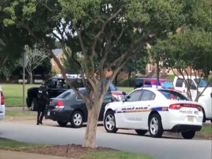 At least 11 dead, six wounded after shooting in Virginia | अमेरिकेत माथेफिरुचा अंदाधुंद गोळीबार, 11 जणांचा मृत्यू  At least 11 dead, six wounded after shooting in Virginia | अमेरिकेत माथेफिरुचा अंदाधुंद गोळीबार, 11 जणांचा मृत्यू