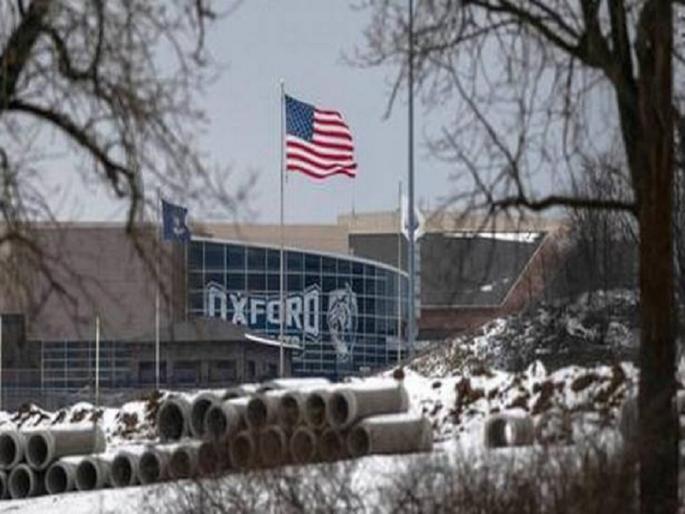 American News; A 15 year old student opened fire at his school, 3 students died and 8 other people wounded badly | 15 वर्षीय मुलाचा शाळेत अंदाधुंद गोळीबार, 3 विद्यार्थ्यांचा मृत्यू तर अनेकजण जखमी American News; A 15 year old student opened fire at his school, 3 students died and 8 other people wounded badly | 15 वर्षीय मुलाचा शाळेत अंदाधुंद गोळीबार, 3 विद्यार्थ्यांचा मृत्यू तर अनेकजण जखमी