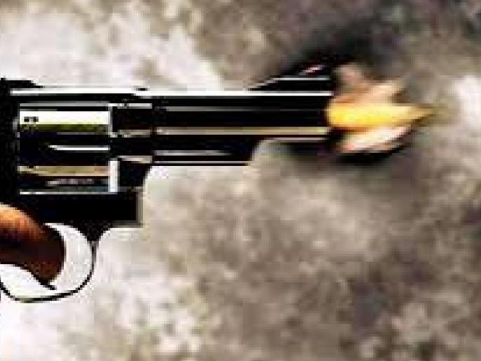 Two people were shot at on a moving bike in Kondwe Satara, one youth seriously injured | Satara: कोंडवे येथे चालत्या दुचाकीवर दोघांवर गोळीबार, एक तरुण गंभीर जखमी
