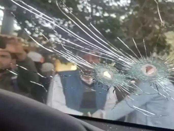 One after another 50 bullets were fired on RLD leader's convoy Bulandshahar | एकामागोमाग एक 50 फैरी झाडल्या; आरएलडी नेत्याच्या ताफ्यावर तुफान गोळीबार One after another 50 bullets were fired on RLD leader's convoy Bulandshahar | एकामागोमाग एक 50 फैरी झाडल्या; आरएलडी नेत्याच्या ताफ्यावर तुफान गोळीबार
