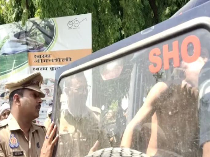 Shooting at accused under police protection in court: incident in Uttar Pradesh jaunpur | न्यायालयात पोलीस संरक्षणात असलेल्या आरोपींवर गोळीबार: उत्तर प्रदेशातील घटना Shooting at accused under police protection in court: incident in Uttar Pradesh jaunpur | न्यायालयात पोलीस संरक्षणात असलेल्या आरोपींवर गोळीबार: उत्तर प्रदेशातील घटना