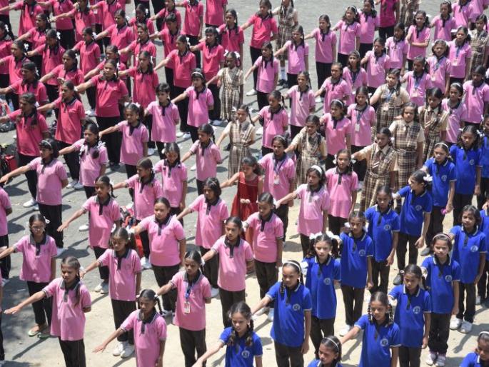 Students crowded in school: Newcomers welcome | चिल्यापिल्यांनी गजबजल्या शाळा : नवागतांचे झाले स्वागत Students crowded in school: Newcomers welcome | चिल्यापिल्यांनी गजबजल्या शाळा : नवागतांचे झाले स्वागत