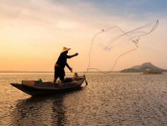 New fishing season to begin Fishermen ready in Ratnagiri district | नव्या मासेमारी हंगामाची सुरुवात होणार; रत्नागिरी जिल्ह्यातील मच्छीमार सज्ज New fishing season to begin Fishermen ready in Ratnagiri district | नव्या मासेमारी हंगामाची सुरुवात होणार; रत्नागिरी जिल्ह्यातील मच्छीमार सज्ज