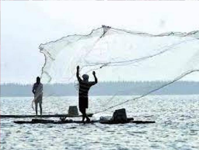 ban on illegal fishing in konkan coast during monsoon ban | कोकण किनारपट्टीवर पावसाळ्याच्या बंदी काळात बेकायदा होत असलेल्या मासेमारीवर बंदी घाला