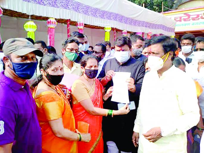 Announce Fisheries Package of Rs 200 Crore, Uday Samant | २०० कोटींचे मत्स्य पॅकेज जाहीर करा, उदय सामंत यांचे वेधले लक्ष Announce Fisheries Package of Rs 200 Crore, Uday Samant | २०० कोटींचे मत्स्य पॅकेज जाहीर करा, उदय सामंत यांचे वेधले लक्ष