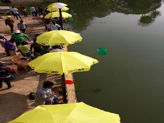 Sawantwadi to compete in the competition of fish! Raju Panvelkar won the participants in Goa, Karnataka along with the state | सावंतवाडीत रंगली मासे पकण्याची स्पर्धा! राज्यासह गोवा,कर्नाटकातील स्पर्धकांचा सहभाग, राजू पनवेलकर विजयी Sawantwadi to compete in the competition of fish! Raju Panvelkar won the participants in Goa, Karnataka along with the state | सावंतवाडीत रंगली मासे पकण्याची स्पर्धा! राज्यासह गोवा,कर्नाटकातील स्पर्धकांचा सहभाग, राजू पनवेलकर विजयी