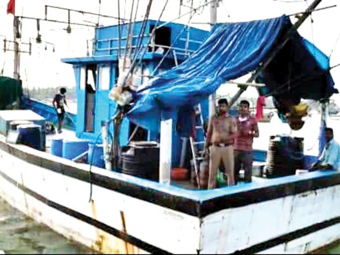 Take this proof! | हा घ्या पुरावा! गोव्यातील नौका जेरबंद : एलईडी मासेमारी सुरूच Take this proof! | हा घ्या पुरावा! गोव्यातील नौका जेरबंद : एलईडी मासेमारी सुरूच