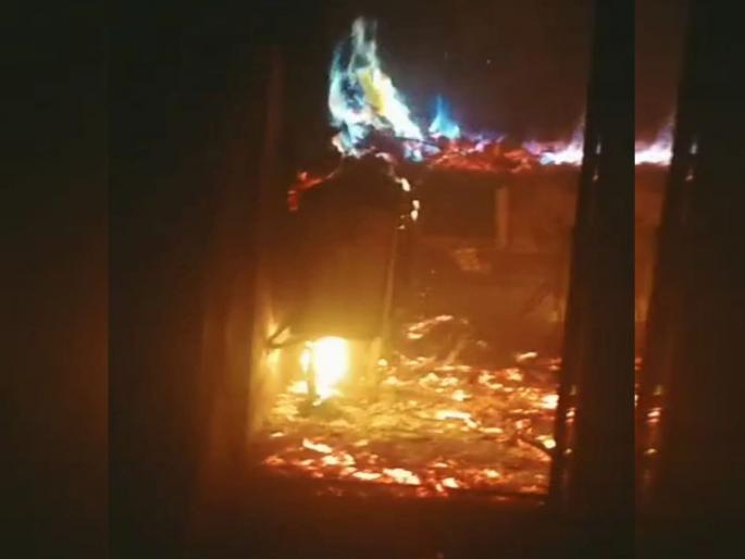 Lodha Luxuria Meter Room catch fire; Lots of smoke up to the fourth floor | Lodha Luxuria Fire: लोढा लक्सुरियातील मीटर रुमने घेतला पेट; चौथ्या मजल्यापर्यंत धुराचे लोट Lodha Luxuria Meter Room catch fire; Lots of smoke up to the fourth floor | Lodha Luxuria Fire: लोढा लक्सुरियातील मीटर रुमने घेतला पेट; चौथ्या मजल्यापर्यंत धुराचे लोट