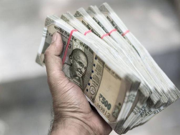 The glory of recovery agents; Recovered debt for the company, but blew lakhs of rupees for fun | रिकव्हरी एजंट्सचा प्रताप; कंपनीसाठी कर्ज वसुली केली, पण लाखों रुपये मौजमजेसाठी उडवले The glory of recovery agents; Recovered debt for the company, but blew lakhs of rupees for fun | रिकव्हरी एजंट्सचा प्रताप; कंपनीसाठी कर्ज वसुली केली, पण लाखों रुपये मौजमजेसाठी उडवले