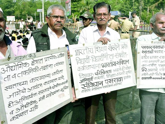 The morcha of those five people attracted attention | त्या पाच लोकांच्या मोर्चाने वेधले लक्ष The morcha of those five people attracted attention | त्या पाच लोकांच्या मोर्चाने वेधले लक्ष