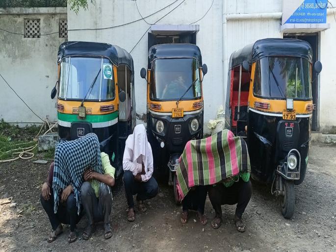 Five persons have been arrested for transporting beef in three auto rickshaw | तीन ऑटोरिक्षांमधून गोमांसाची वाहतूक; पाच जणांना अटक, पोलीस अधीक्षकांच्या विशेष पथकाची कारवाई Five persons have been arrested for transporting beef in three auto rickshaw | तीन ऑटोरिक्षांमधून गोमांसाची वाहतूक; पाच जणांना अटक, पोलीस अधीक्षकांच्या विशेष पथकाची कारवाई